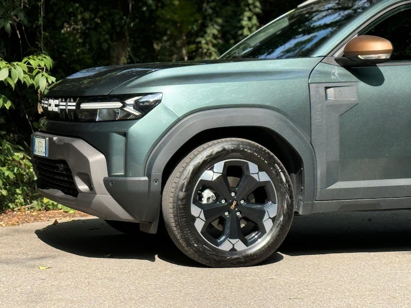 Dacia Duster Hybrid 2024: guarda la gallery del SUV con consumi da citycar 5