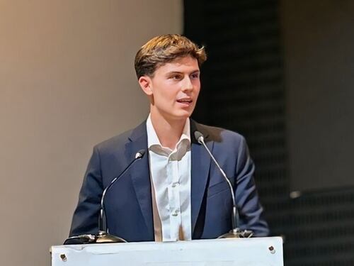 "Sputi e insulti ai Giovani di Fi. La festa è di tutti"