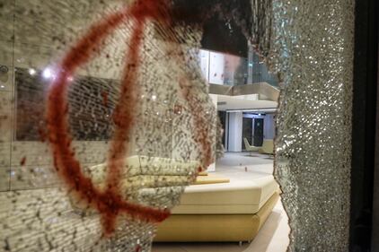 Ecco ciò che resta dopo il passaggio degli anarchici: le immagini choc 3