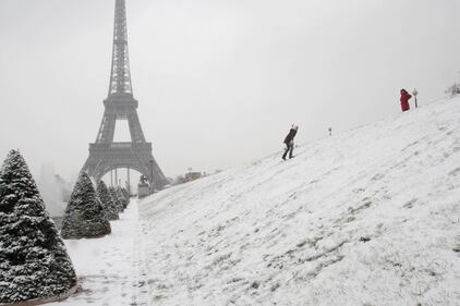 Parigi "in bianco": neve sulla capitale 3