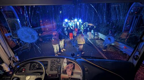 Le immagini del pullman dei tifosi del Pistoia colpito dalla sassaiola 3