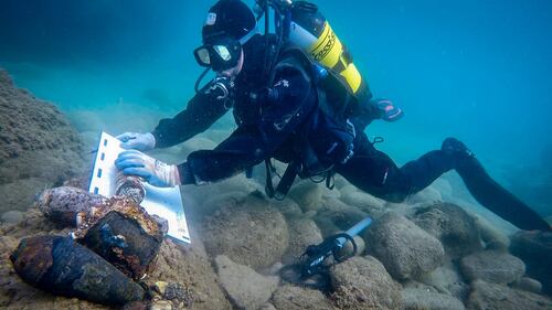 I palombari della Marina Militare italiana distruggono 52 ordigni della seconda guerra mondiale al largo delle acque di Palermo 1