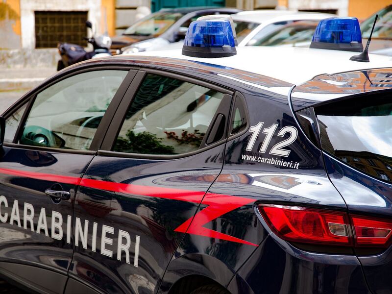 Omicidio a Udine, 61enne ucciso a colpi di cacciavite al torace: caccia all’aggressore