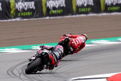 MotoGP, Espargaro beffa Bagnaia e trionfa a Silverstone: le immagini più belle della gara 9