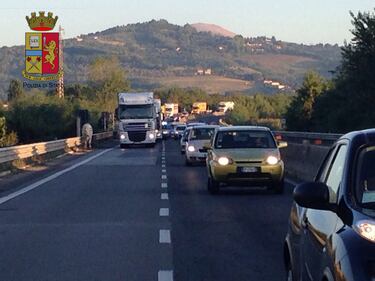 Perugia, toro in strada: statale bloccata 2