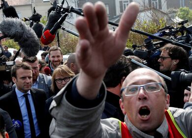 Macron contestato dagli operai Whirlpool 2